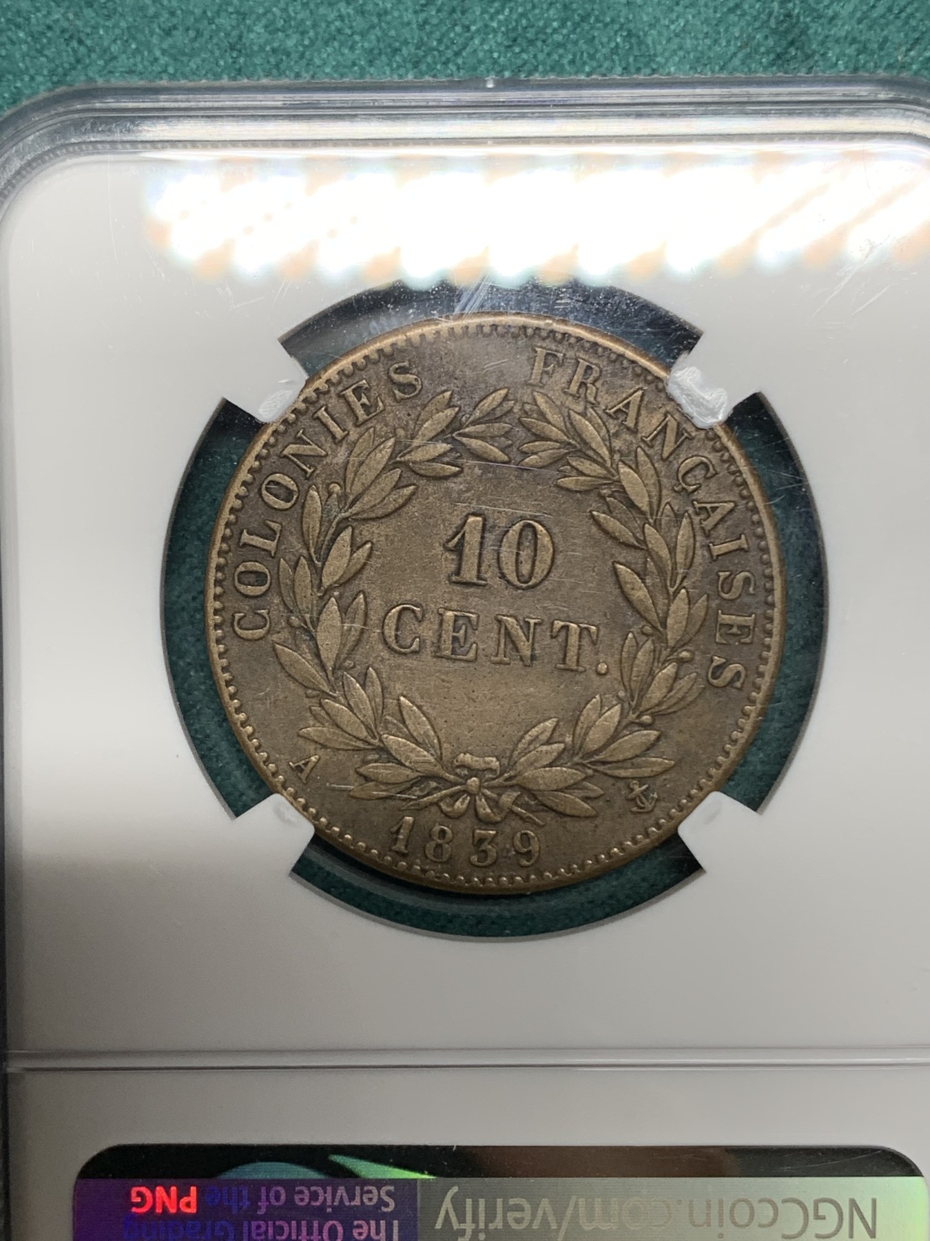 《竞宝斋》第192场-周日，周一 2场 (全场包邮) NGC-AU55BN 1839年法属殖民地菲利普10分大铜币，非常厚重，手感极佳。稀见菲利普头像大铜，殖民地流通，仅发行4年，此为首年份。 (可拍侧边图)