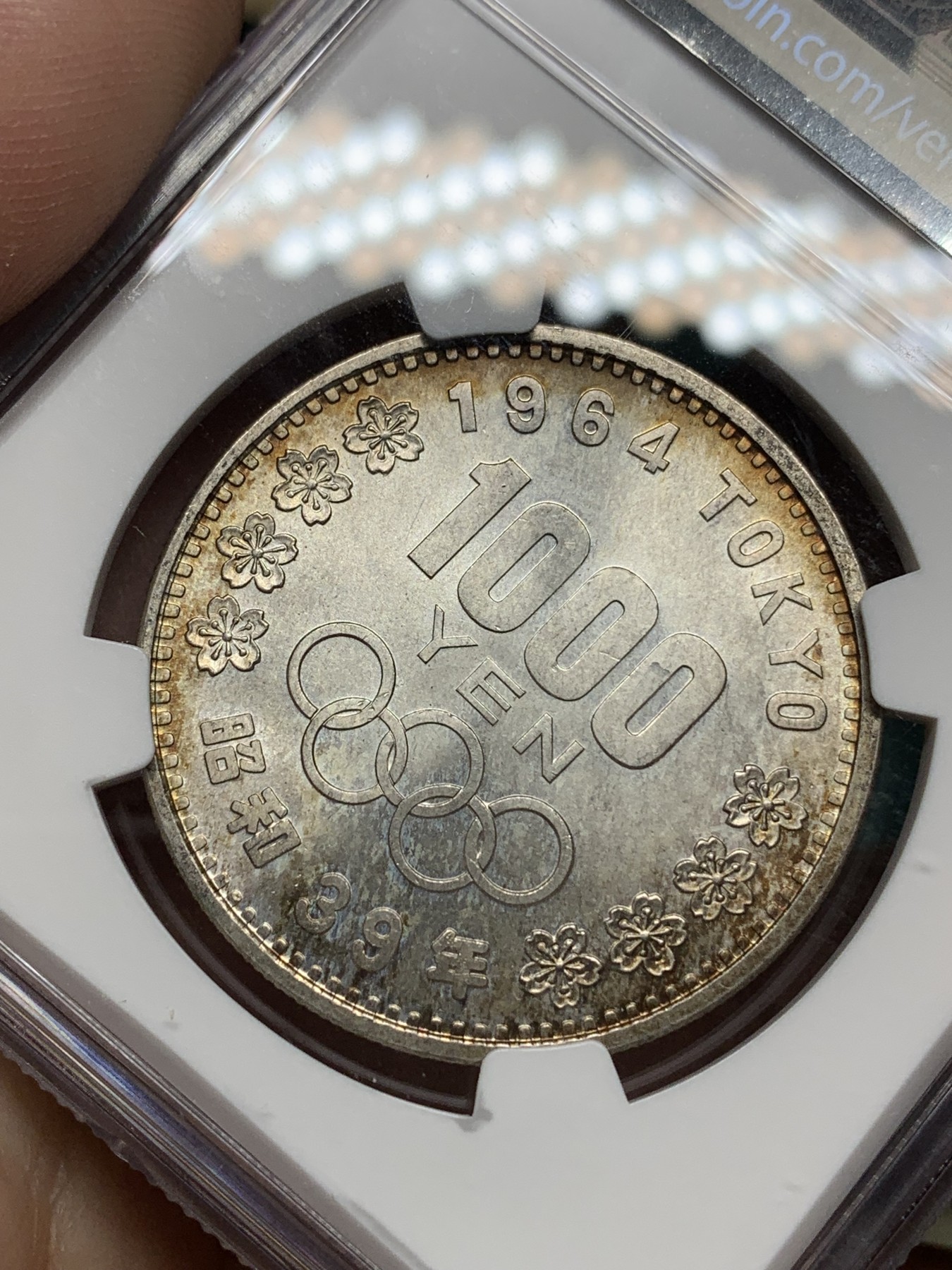 《竞宝斋》第192场-周日，周一 2场 (全场包邮) NGC MS66 日本1964东京奥运1000元银币 车轮光 彩包浆 适合自藏