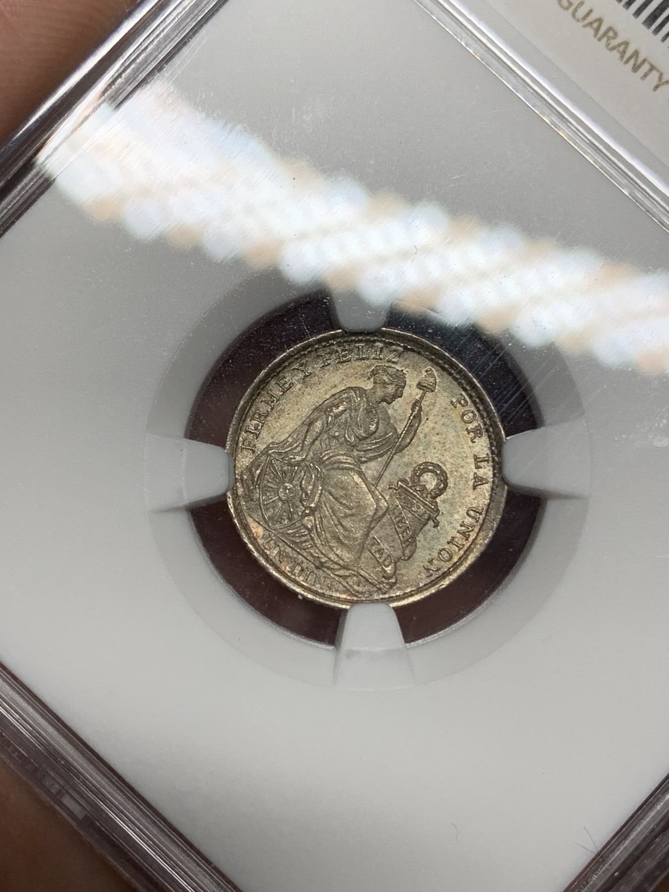 《竞宝斋》第192场-周日，周一 2场 (全场包邮) NGC-MS65 1906年秘鲁1第纳尔坐人女神银币，少见面值，彩浆顶级状态。国内常见为1/2第纳尔，1第纳尔首见。65收藏级高分。