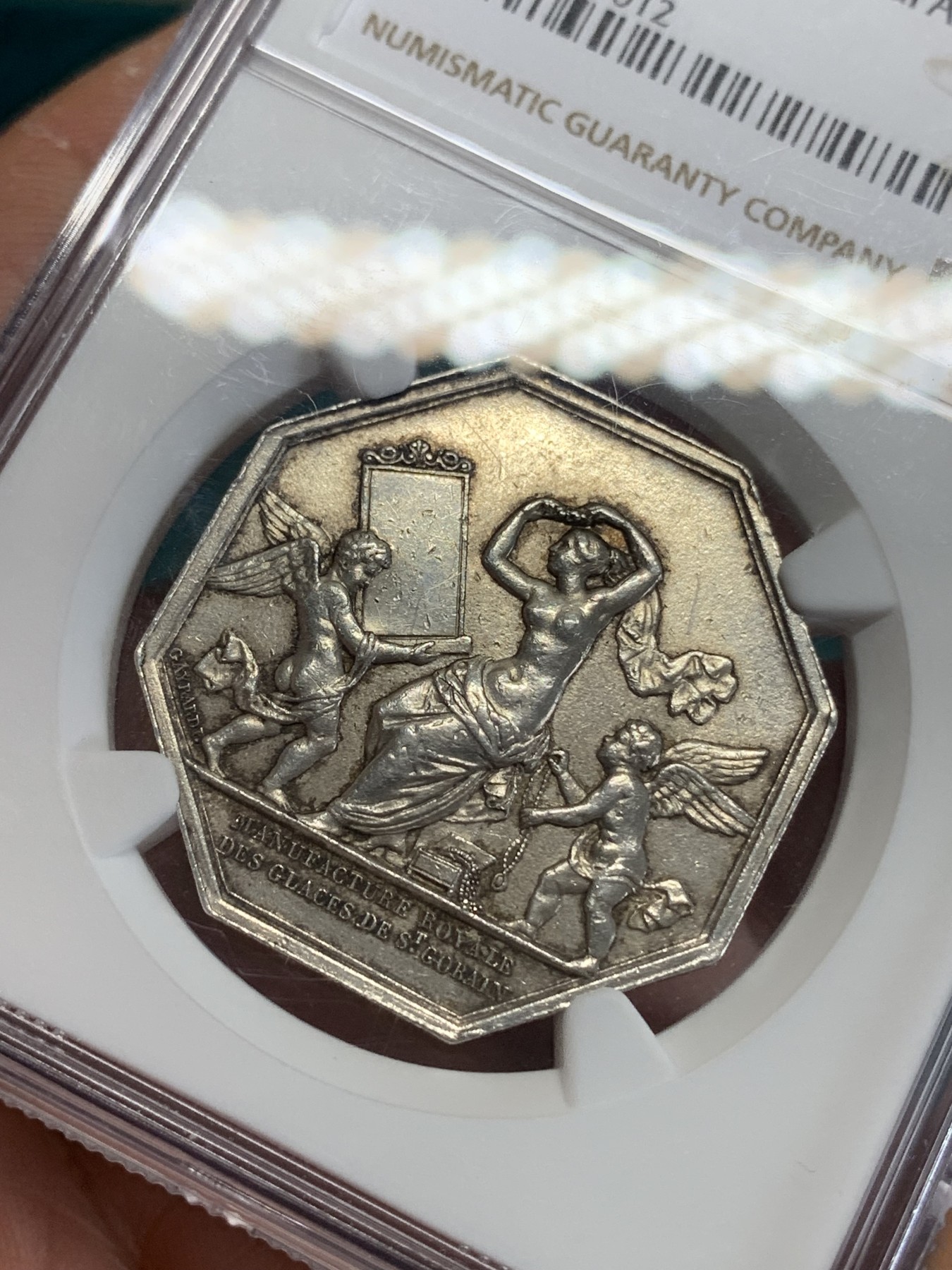 《竞宝斋》第192场-周日，周一 2场 (全场包邮) NGC AU58  法国1830皇家玻璃厂银质八角代币 手指边铭 早期1845-1860