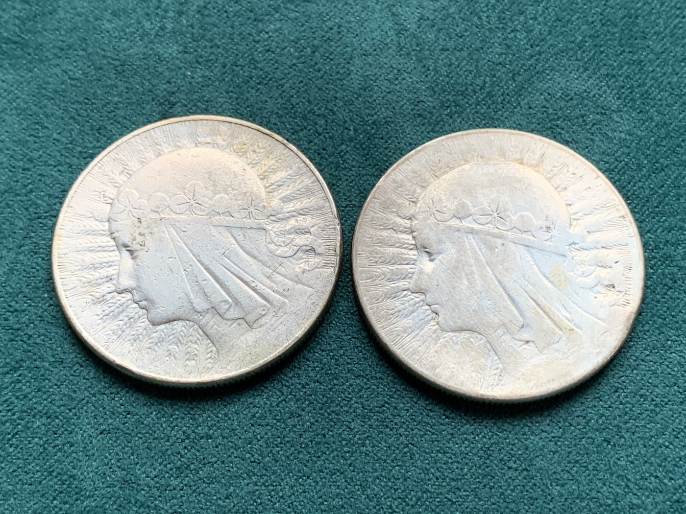 《竞宝斋》第192场-周日，周一 2场 (全场包邮) 波兰女神1932年10兹罗提银币两枚 细节见图 少见品种