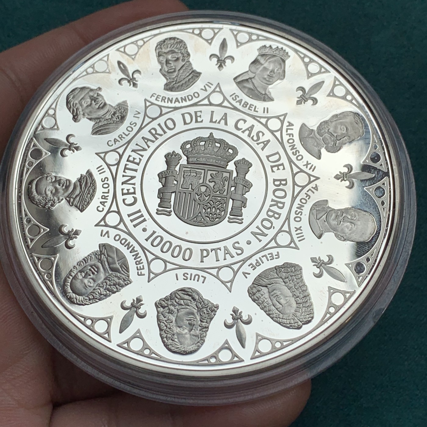 《竞宝斋》第192场-周日，周一 2场 (全场包邮) 1999年西班牙超大银币（比普通5盎司大一圈） 西班牙历任国王像 面值10000比塞塔 直径73mm 重168克 925银