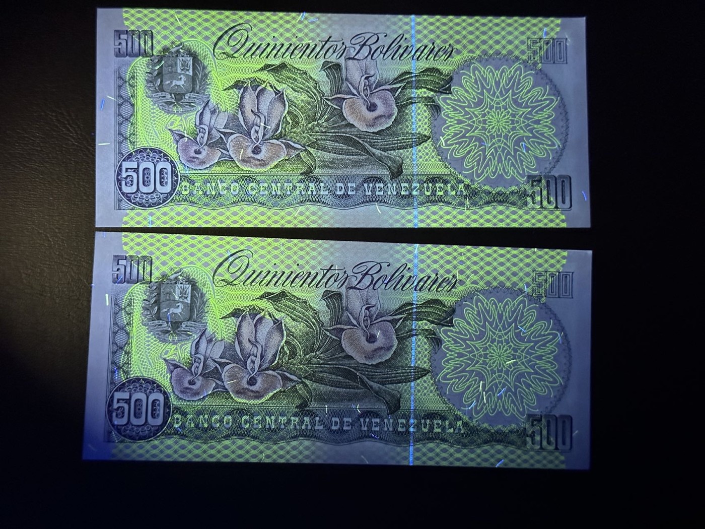 八月最后一场，第十五期大拍 （S1）委内瑞拉共和国500玻利瓦尔，非常漂亮的荧光，品种很不错，一组两张二连号