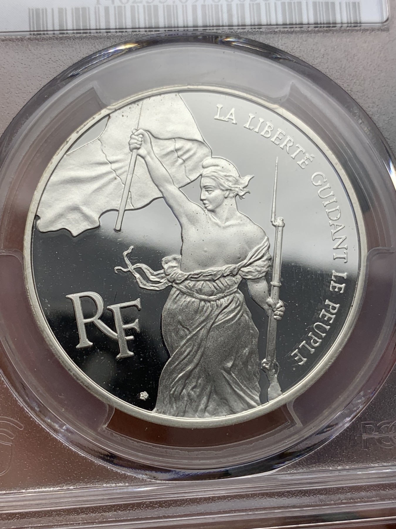 《竞宝斋》第193场-周日，周一 2场 (全场包邮) PCGS-PR69DCAM 冠军分 法国1993年自由引导人民100法郎大银币，自由女神高举旗帜，刻画生动。深度镜面，无暇冠军品质。