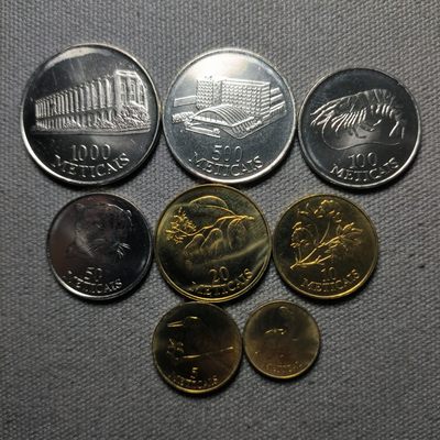 第八十三期 八月第8拍 好品散币（标错了原来第八拍有了） 9月3日发货，因台风天气2天内物流不会更新 - 8.8.55莫桑比克1994年清年大小面值一套