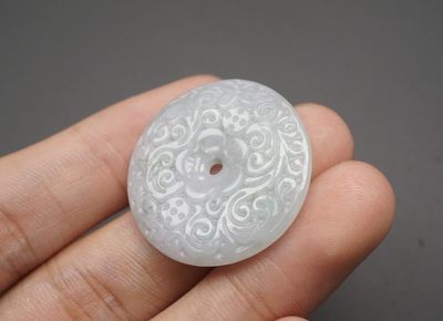 玉石翡翠玛瑙｜拍卖专场 翡翠 雕花平安扣挂件