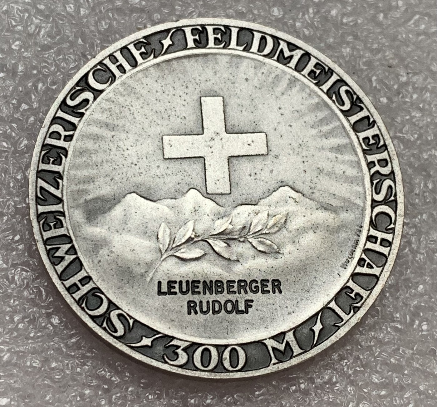 瓶子🏺第107期拍卖会  1940年瑞士射击节300米距离射击纪念银章  原盒