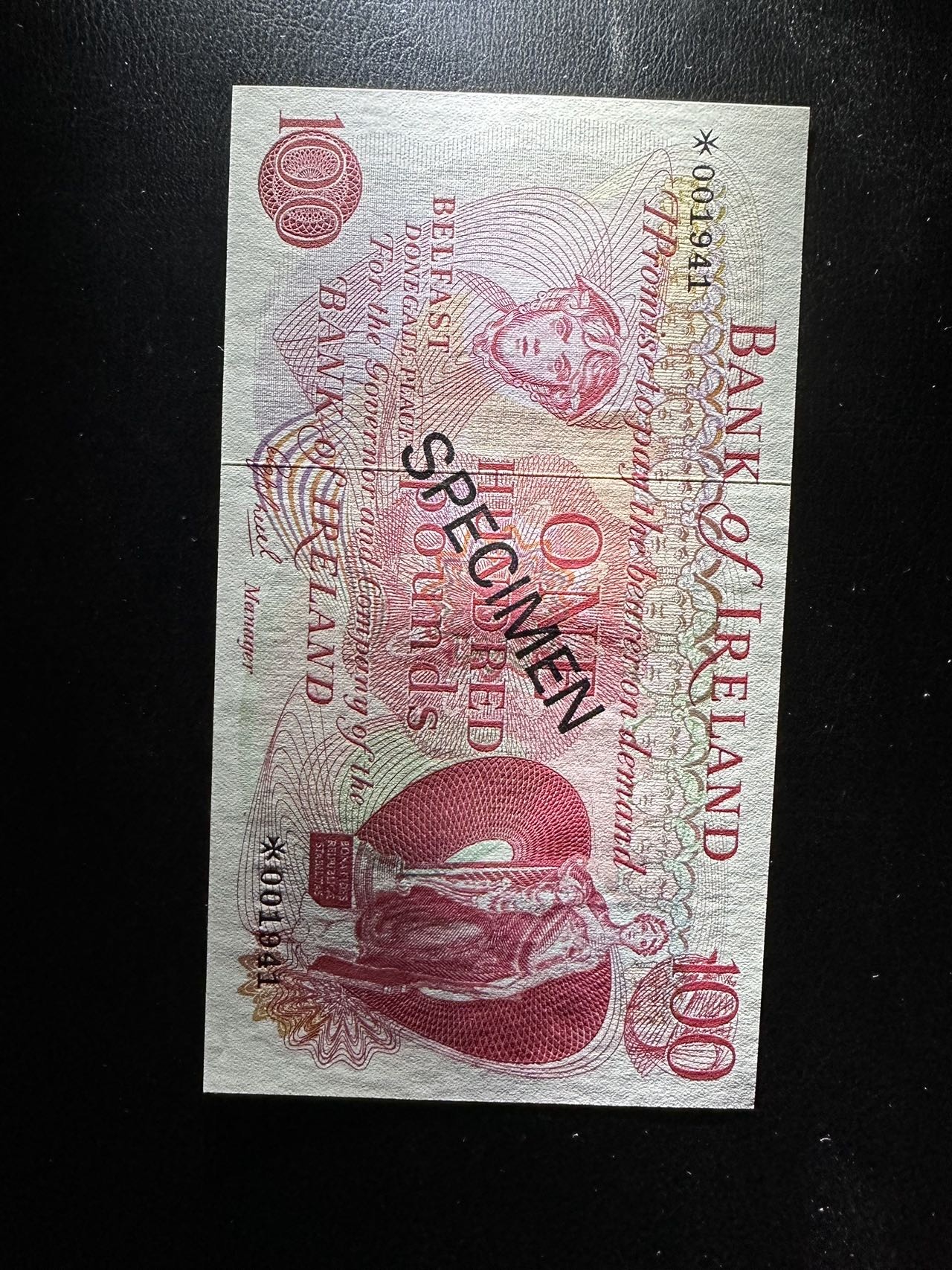 八月最后一场，第十五期大拍 （S3）压轴大拍，北爱尔兰1978年100镑纪念样钞，1941千位号与前两拍均为同号！非常漂亮