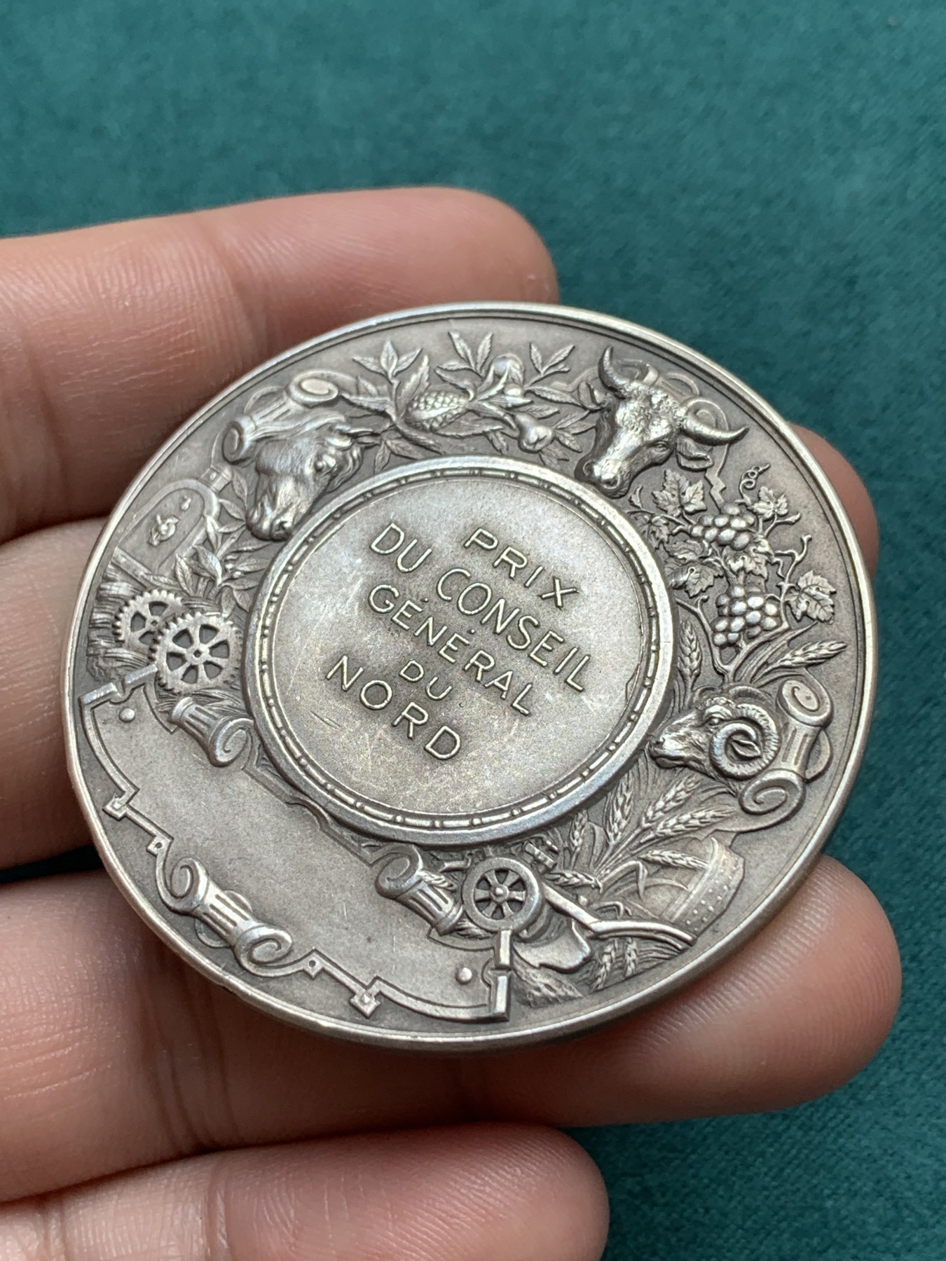 《竞宝斋》第193场-周日，周一 2场 (全场包邮) 法国Roty自由帽大银章，直径50mm 重量58.1g 带银标 罗蒂作品 保存不错