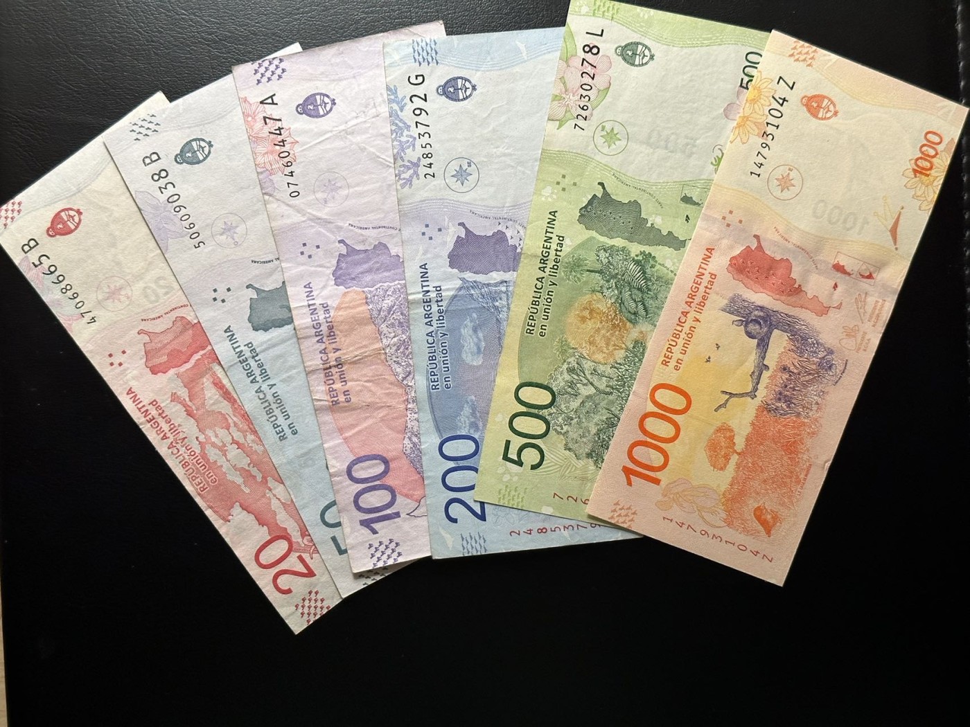 八月最后一场，第十五期大拍 阿根廷大全套一组六张，动物版本，非常漂亮