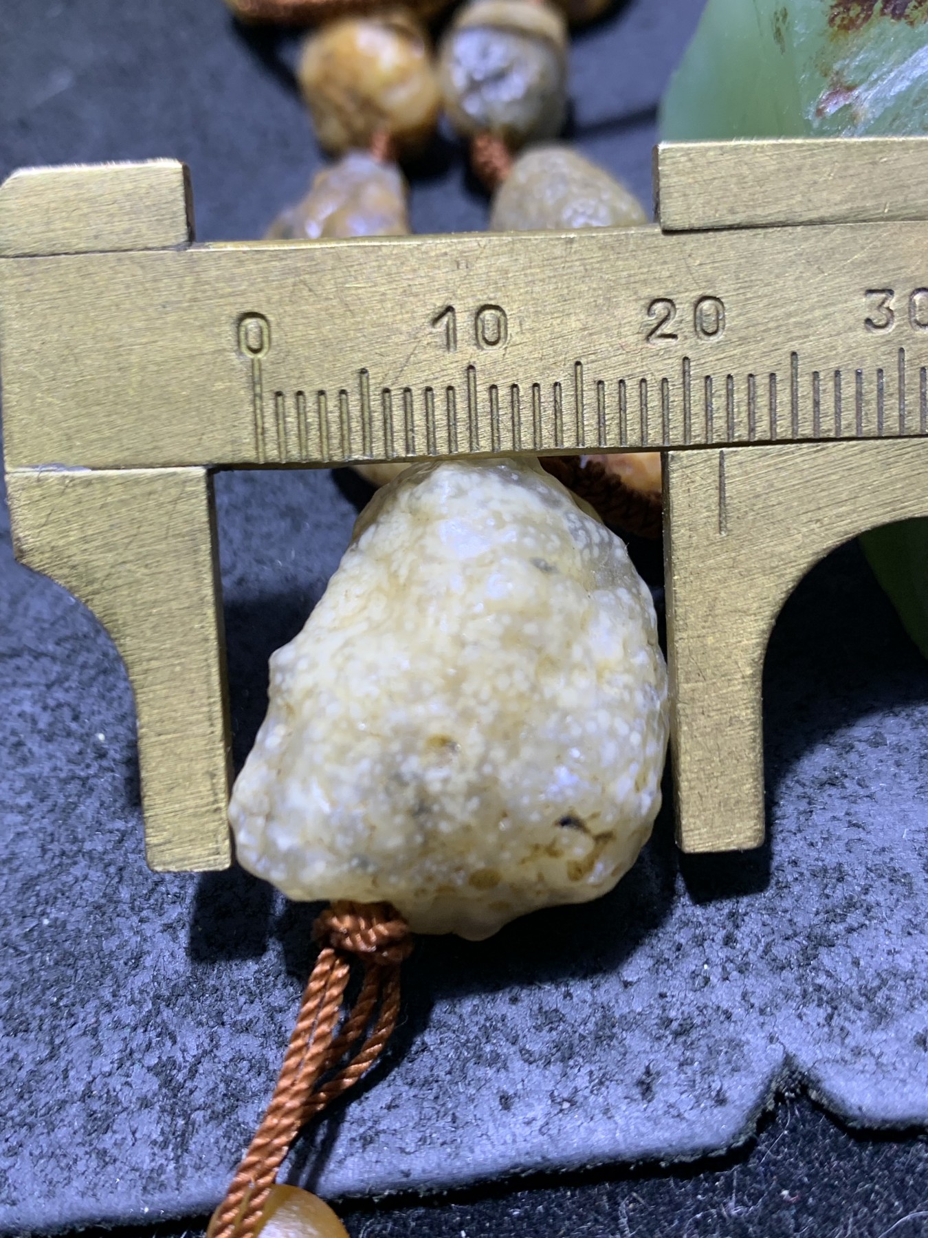 精美戈壁老料筋脉石原石项链一条