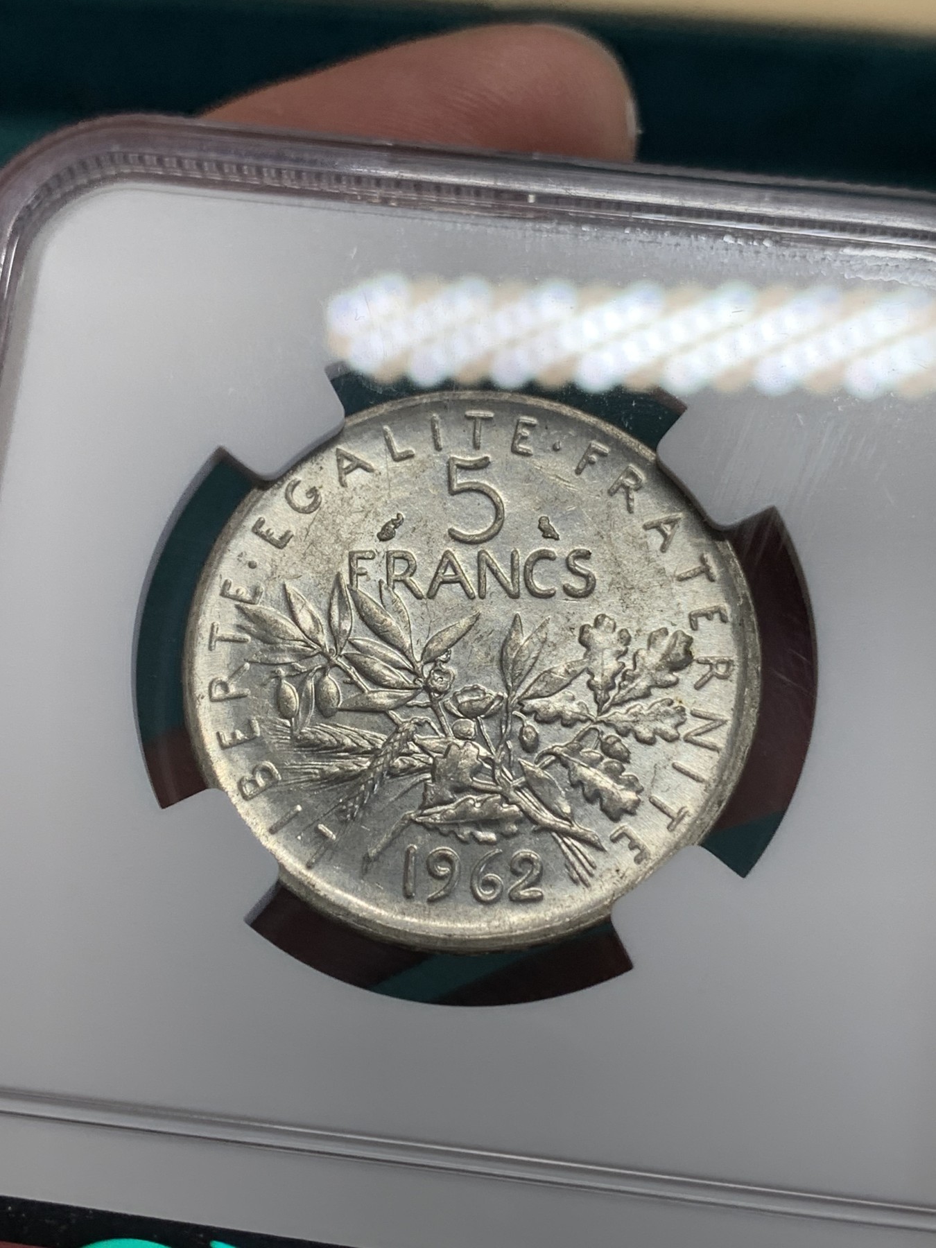 《竞宝斋》第193场-周日，周一 2场 (全场包邮) NGC-MS62法国1962年5法郎银币，转光