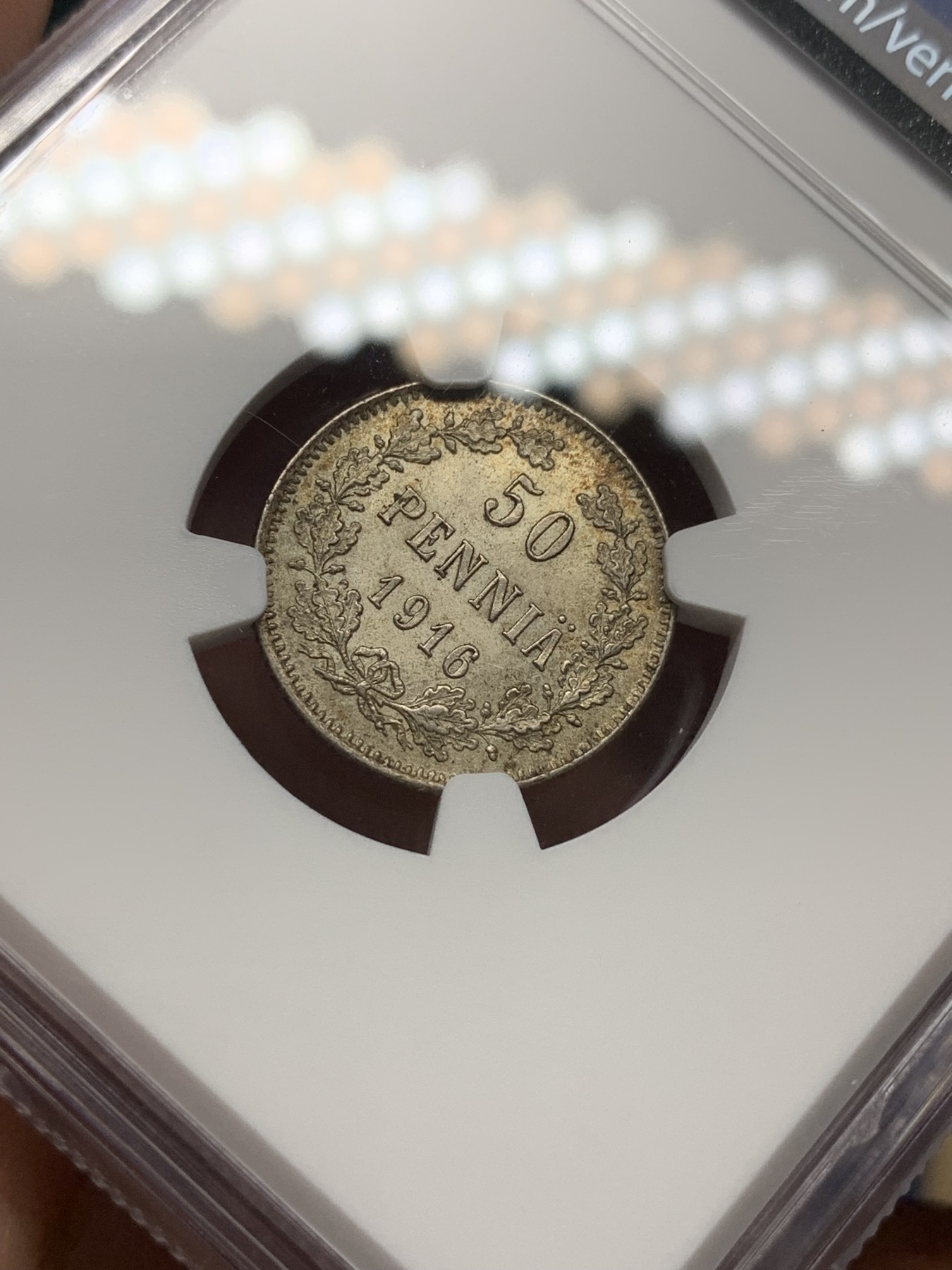 《竞宝斋》第193场-周日，周一 2场 (全场包邮) NGC MS63、MS64 俄占芬兰1916年25、50盆尼小银币一对，25盆尼是金色彩包浆，50芬尼略带淡金包浆，都非常漂亮