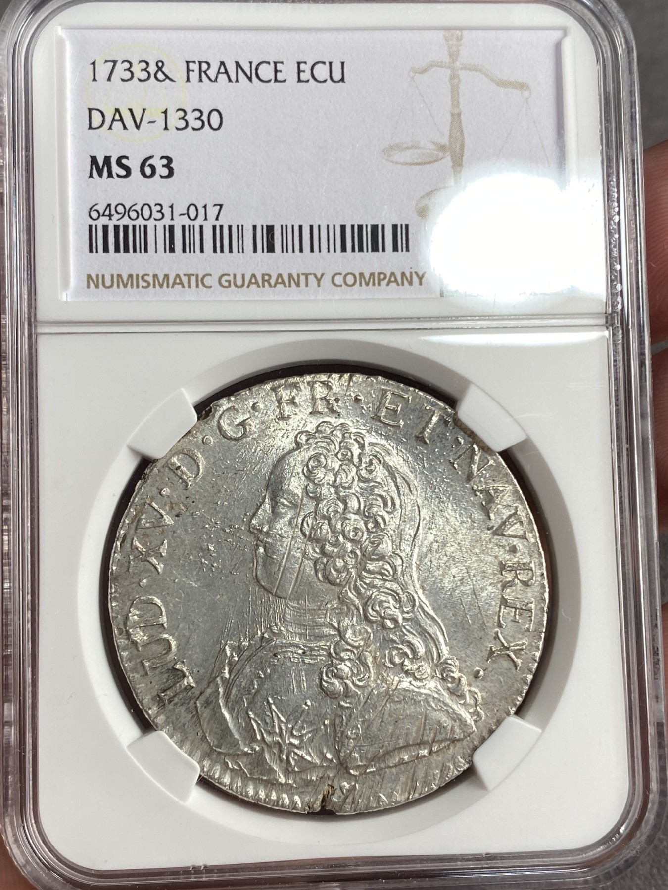 万国钱币拍卖第015期（奢华币章第二季） NGC MS63 1733年法国路易十五世1埃居大银币 零星的减重痕也掩盖不住它犹如刚出厂般的光泽 早期埃居BU非常难得