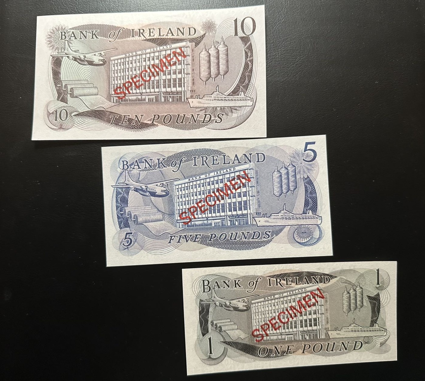 八月最后一场，第十五期大拍 （S3）北爱尔兰🇮🇪1978年官方纪念样票，一组三张均为1941千位小号，与上一拍同号！