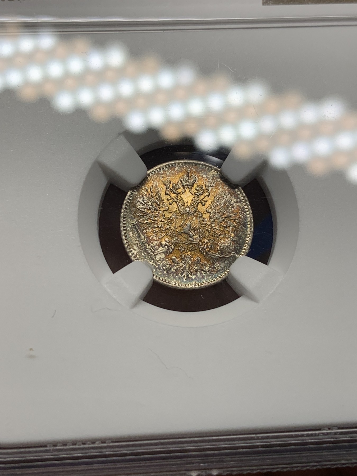 《竞宝斋》第193场-周日，周一 2场 (全场包邮) NGC MS63、MS64 俄占芬兰1916年25、50盆尼小银币一对，25盆尼是金色彩包浆，50芬尼略带淡金包浆，都非常漂亮