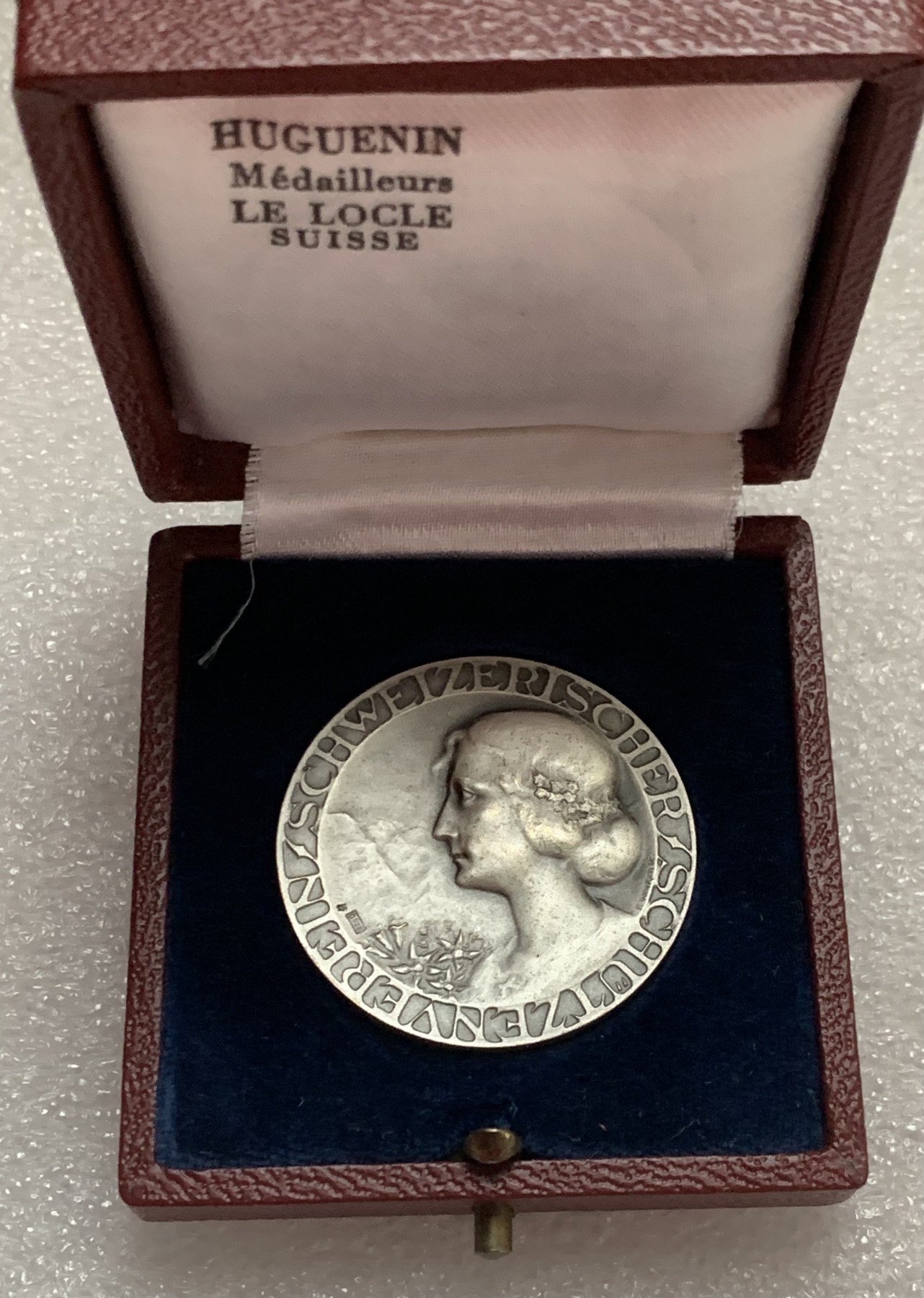 瓶子🏺第107期拍卖会  1940年瑞士射击节300米距离射击纪念银章  原盒