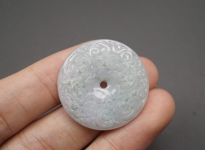 玉石翡翠玛瑙｜拍卖专场 - 翡翠 雕花平安扣挂件