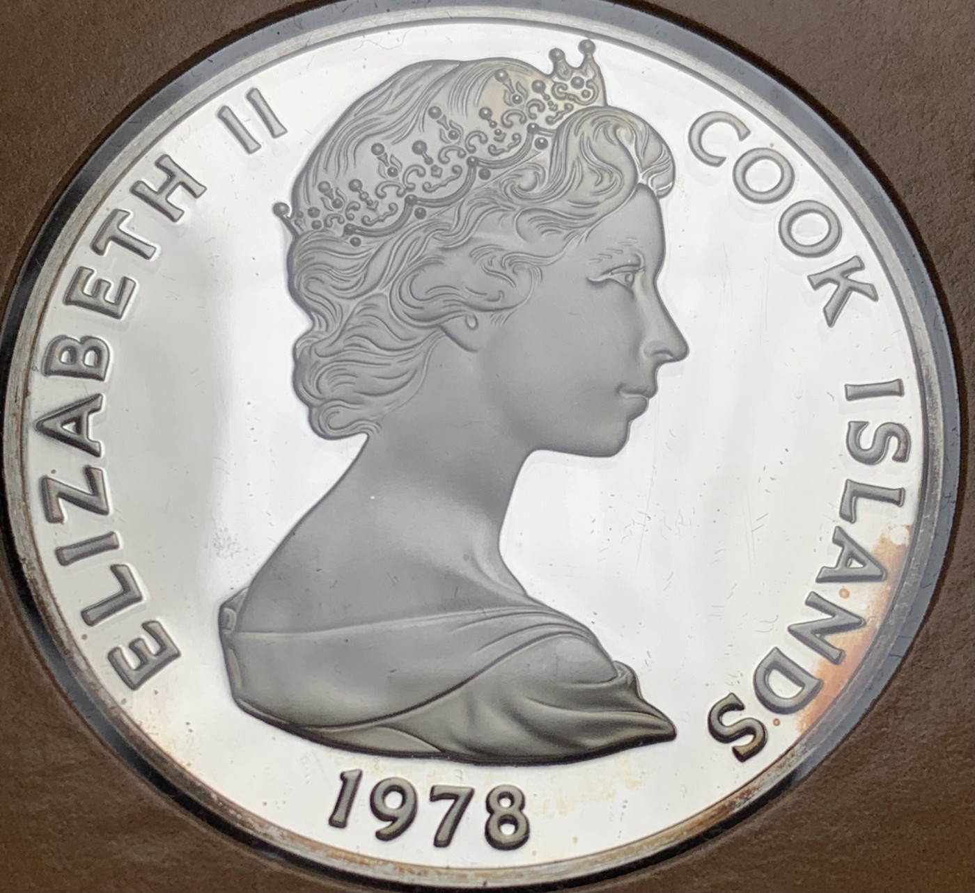 瓶子🏺第107期拍卖会  1978年库克群岛精制2枚银币精制套装 含超大银币