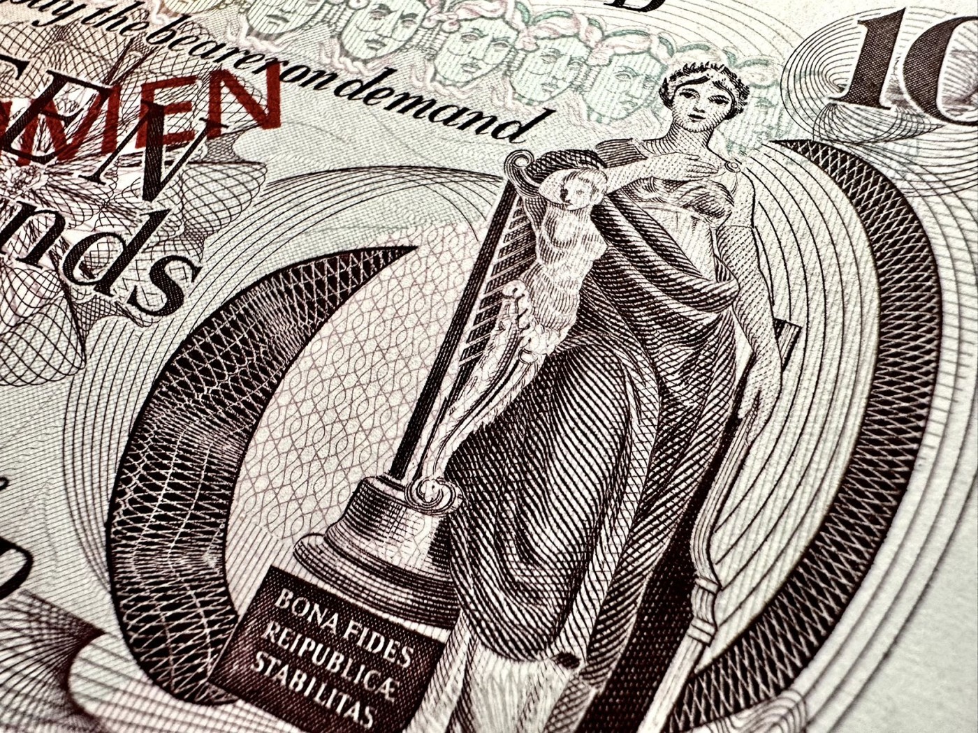 八月最后一场，第十五期大拍 （S3）北爱尔兰🇮🇪1978年官方纪念样票，一组三张均为1941千位小号，与上一拍同号！