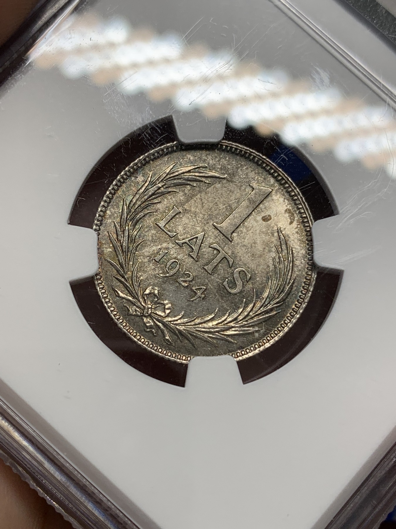 《竞宝斋》第193场-周日，周一 2场 (全场包邮) NGC-MS64 拉脱维亚 1924年 1拉特银币 顶级转光和五彩包浆，不多见的品种