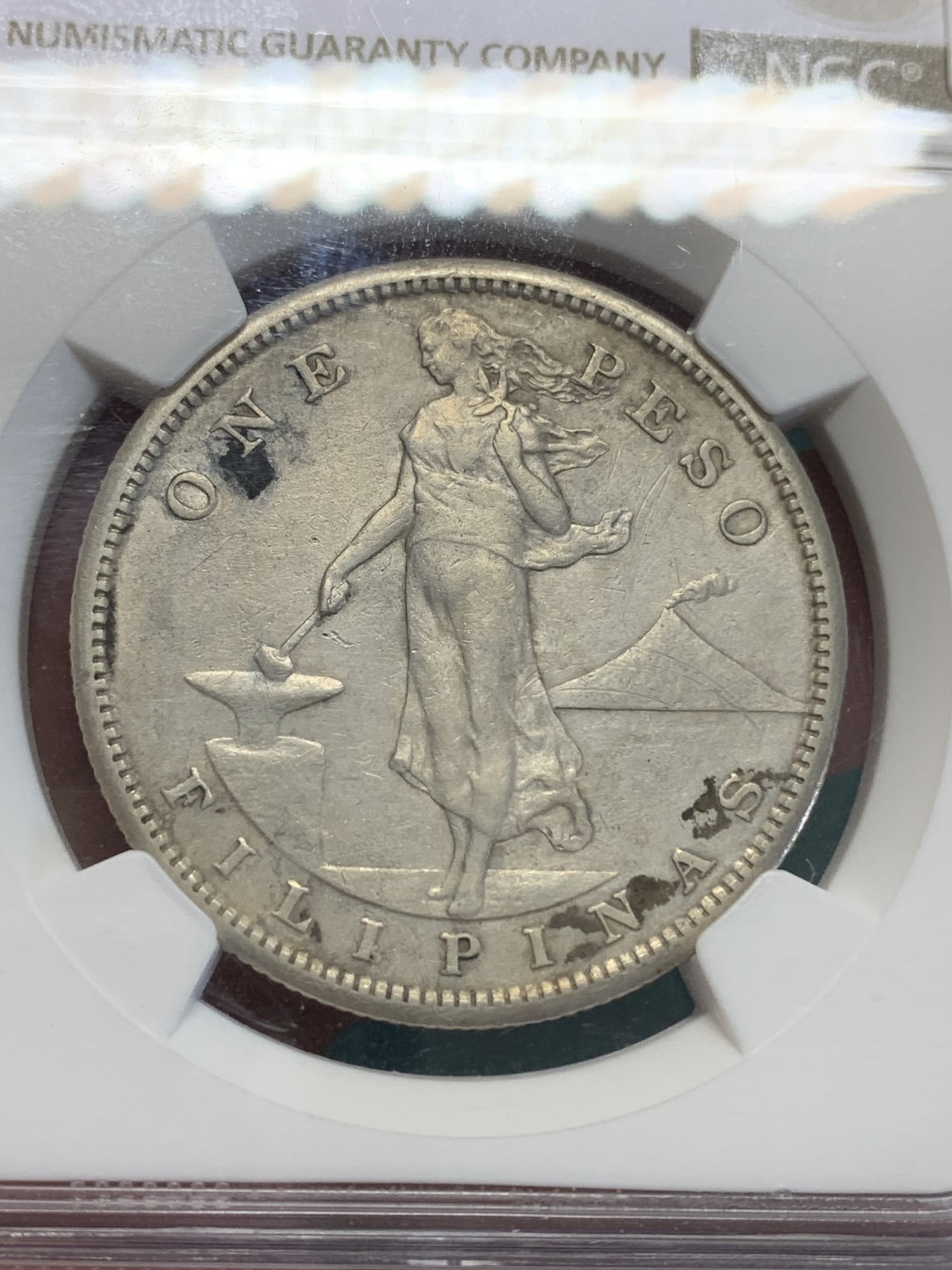 《竞宝斋》第193场-周日，周一 2场 (全场包邮) NGC-XFD 美属菲律宾 1908年 1比索 打铁银币 品种也不多见了