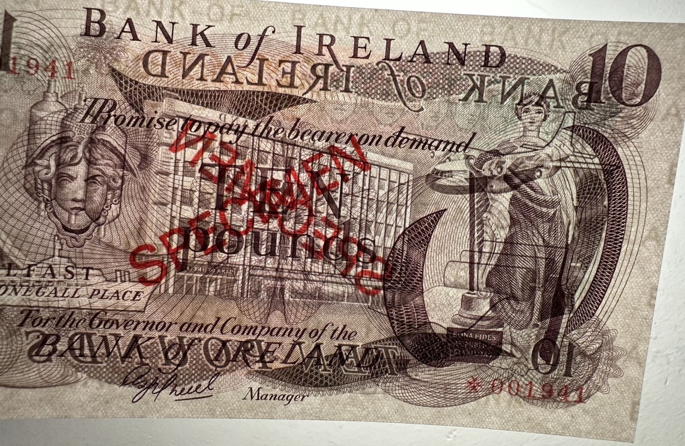 八月最后一场，第十五期大拍 （S3）北爱尔兰🇮🇪1978年官方纪念样票，一组三张均为1941千位小号，与上一拍同号！