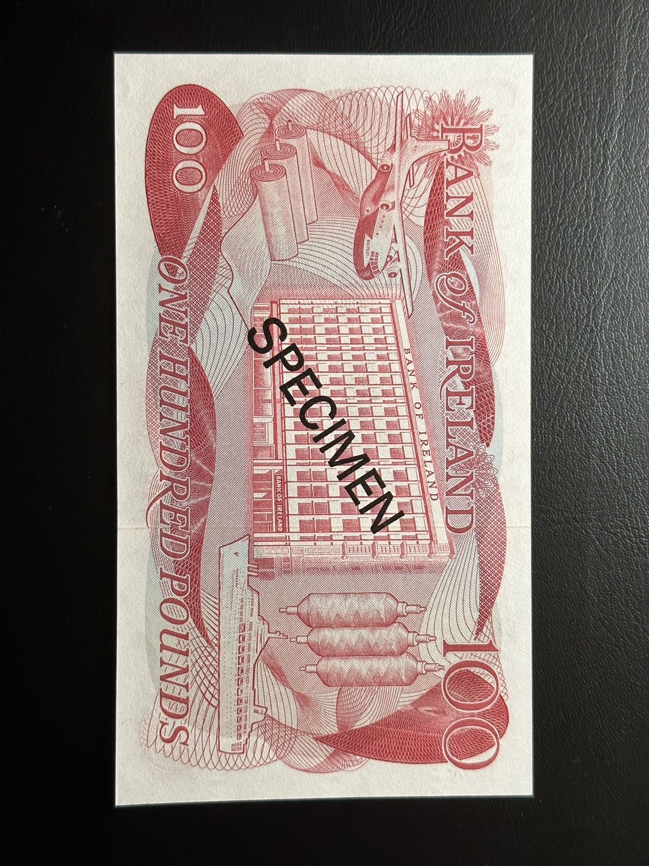 八月最后一场，第十五期大拍 （S3）压轴大拍，北爱尔兰1978年100镑纪念样钞，1941千位号与前两拍均为同号！非常漂亮