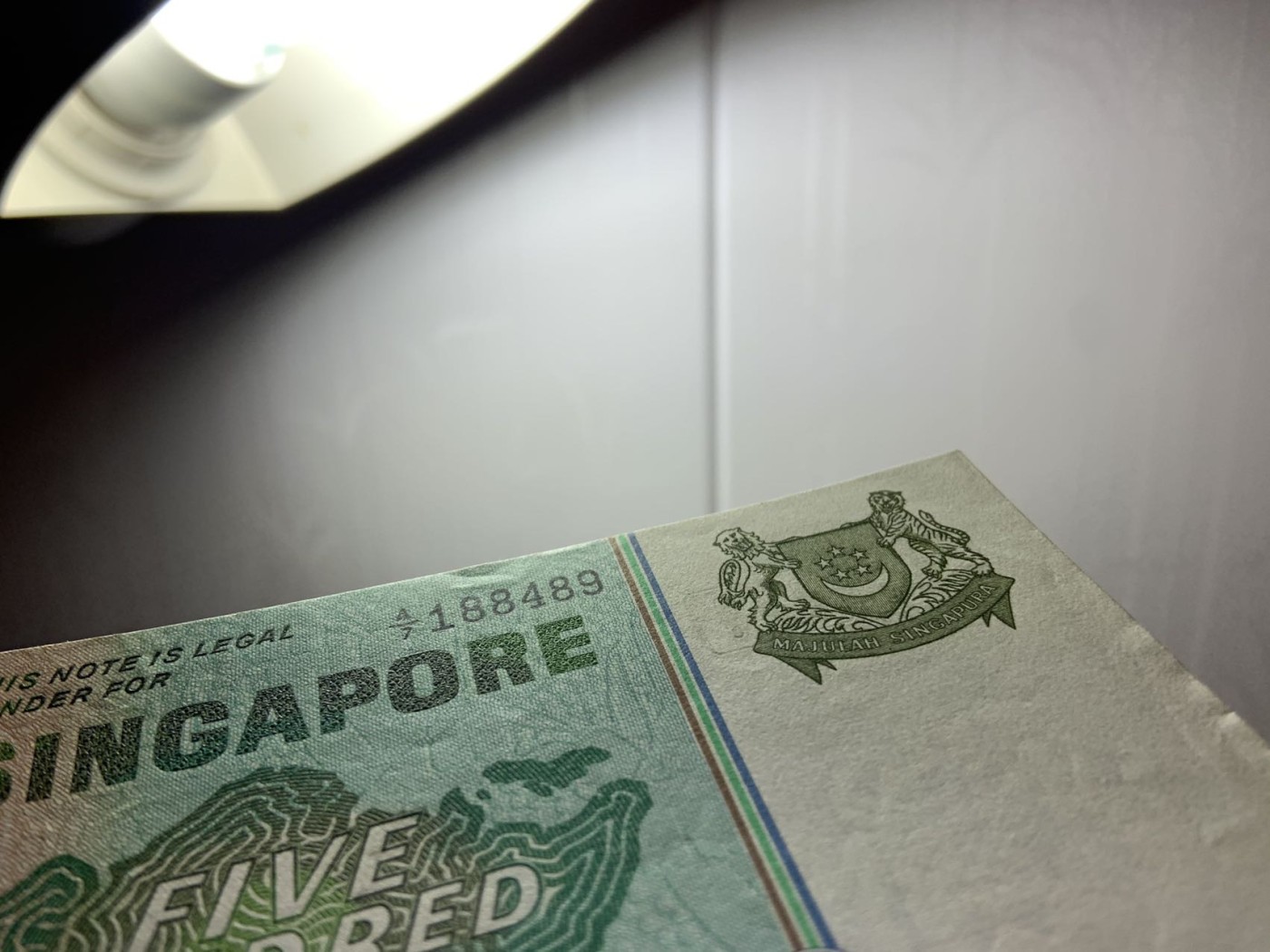 收藏联盟Quantum Auction 第285期拍卖  新加坡1977年500元 品相AU 原票 灯下无斑 黑枕黄鹂