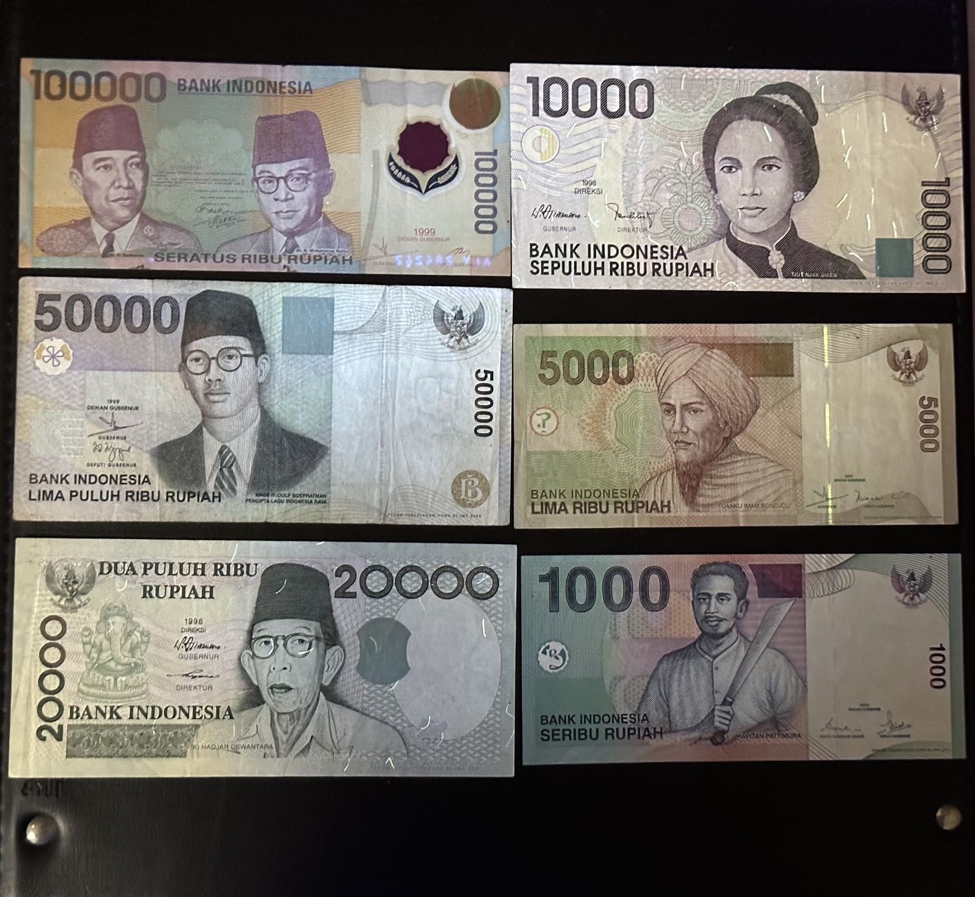 八月最后一场，第十五期大拍 老版本印度尼西亚一组6张大全套，其中10万为少见的塑料钞