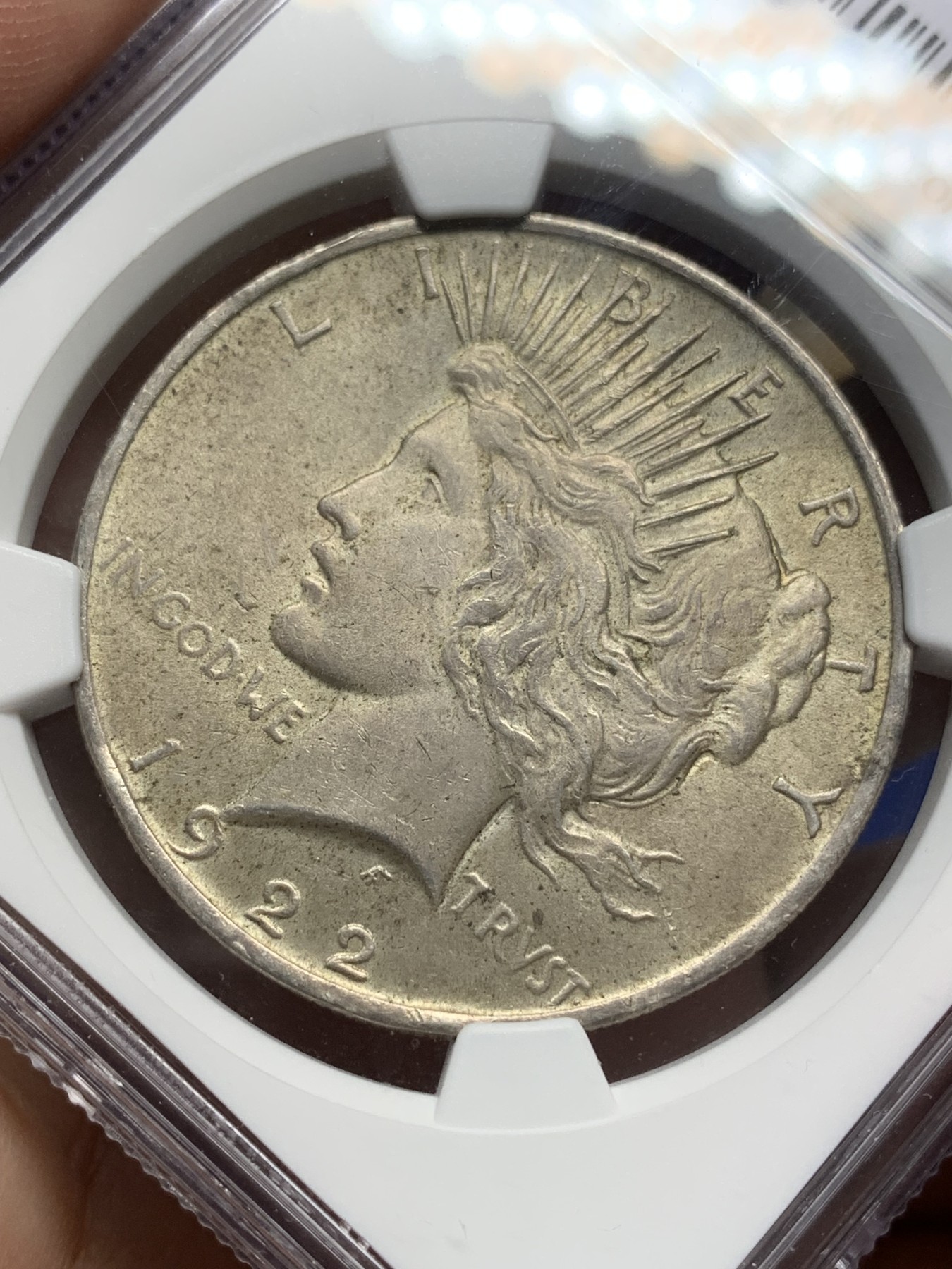 《竞宝斋》第193场-周日，周一 2场 (全场包邮) NGC-MS64 美国1922年 和平鸽 1美元 大银币 黄绿五彩包浆