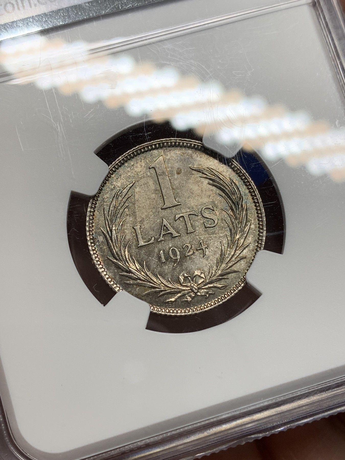《竞宝斋》第193场-周日，周一 2场 (全场包邮) NGC-MS64 拉脱维亚 1924年 1拉特银币 顶级转光和五彩包浆，不多见的品种