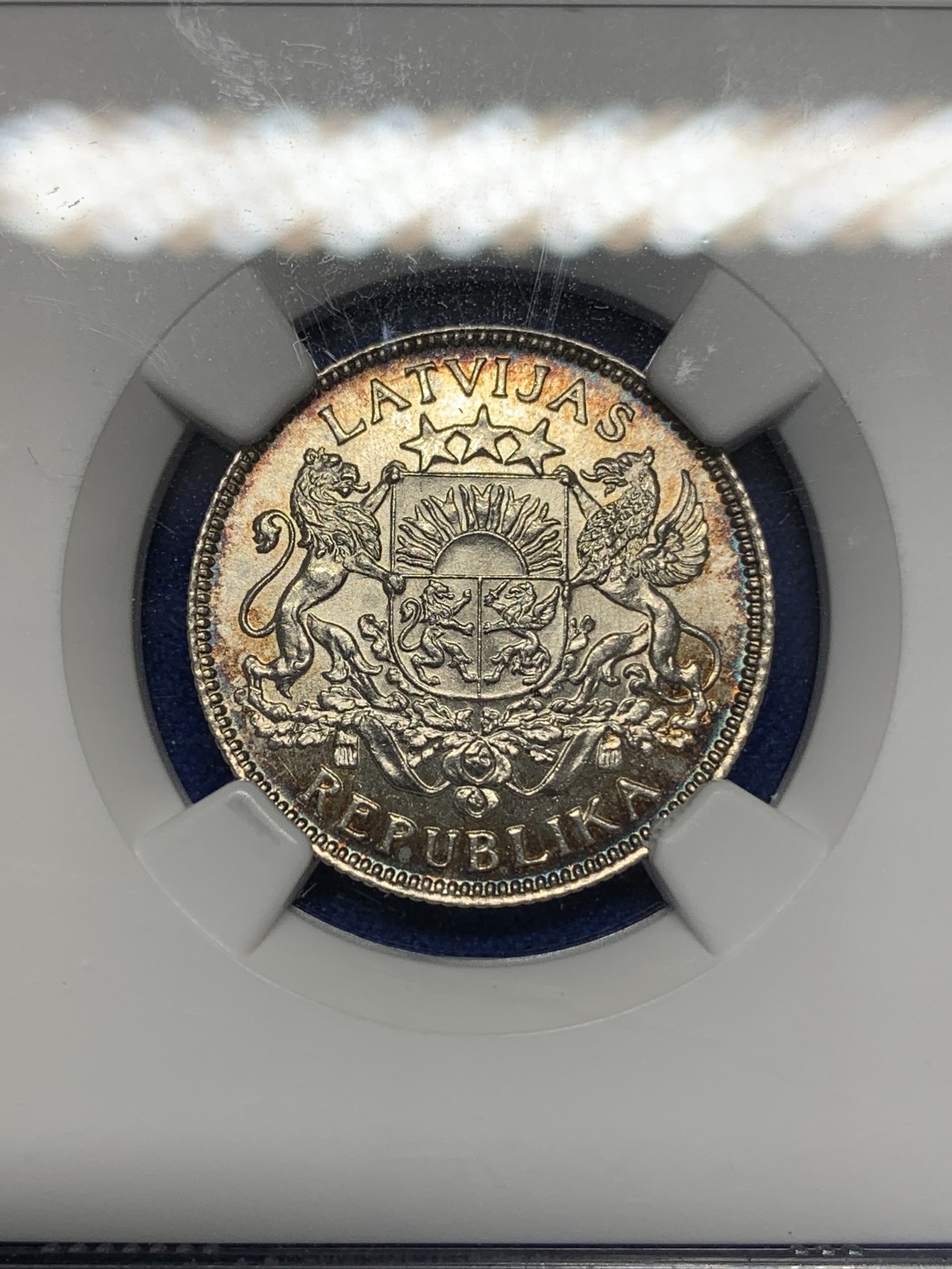 《竞宝斋》第193场-周日，周一 2场 (全场包邮) NGC-MS64 拉脱维亚 1924年 1拉特银币 顶级转光和五彩包浆，不多见的品种