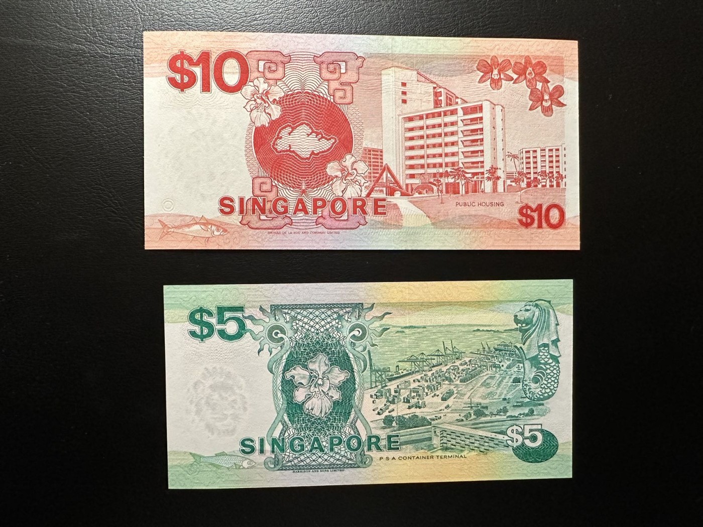 八月最后一场，第十五期大拍 （S3）一组两张新加坡船版5$和10$，均为无47，热门品种