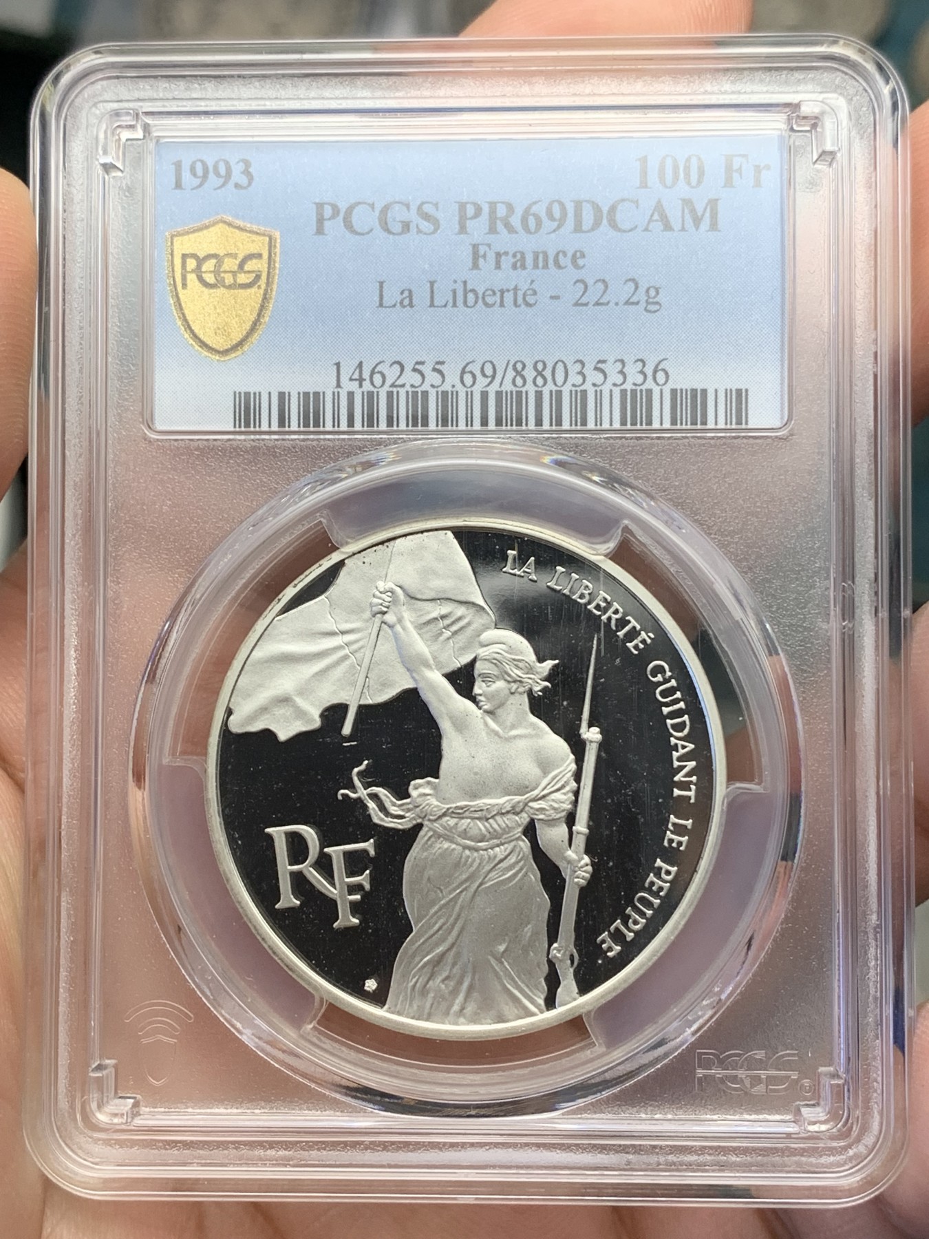 《竞宝斋》第193场-周日，周一 2场 (全场包邮) PCGS-PR69DCAM 冠军分 法国1993年自由引导人民100法郎大银币，自由女神高举旗帜，刻画生动。深度镜面，无暇冠军品质。