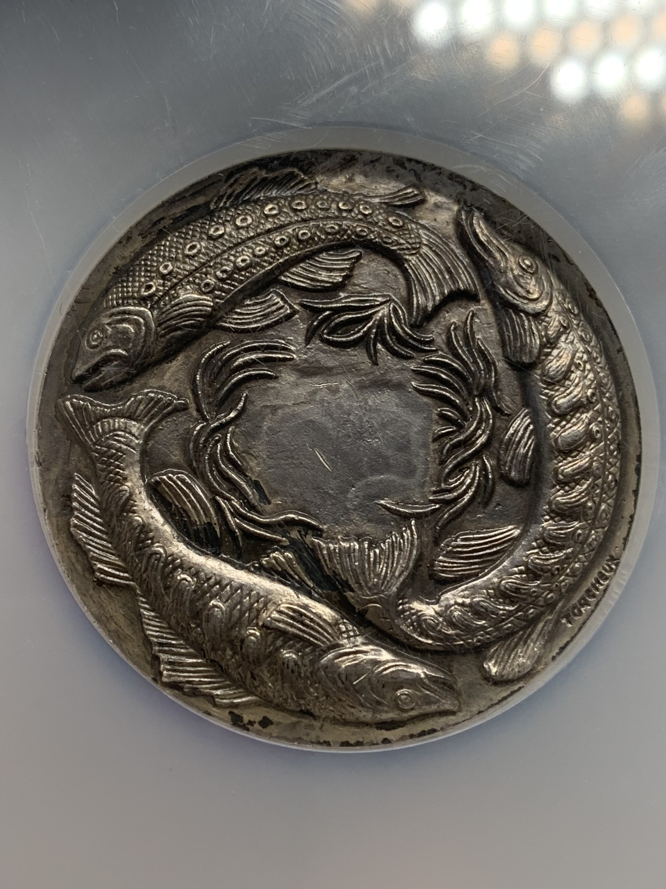 《竞宝斋》第193场-周日，周一 2场 (全场包邮) NGC-MS61 法国 1983年 渔业俱乐部 50MM大银章 很漂亮的大盒大银章