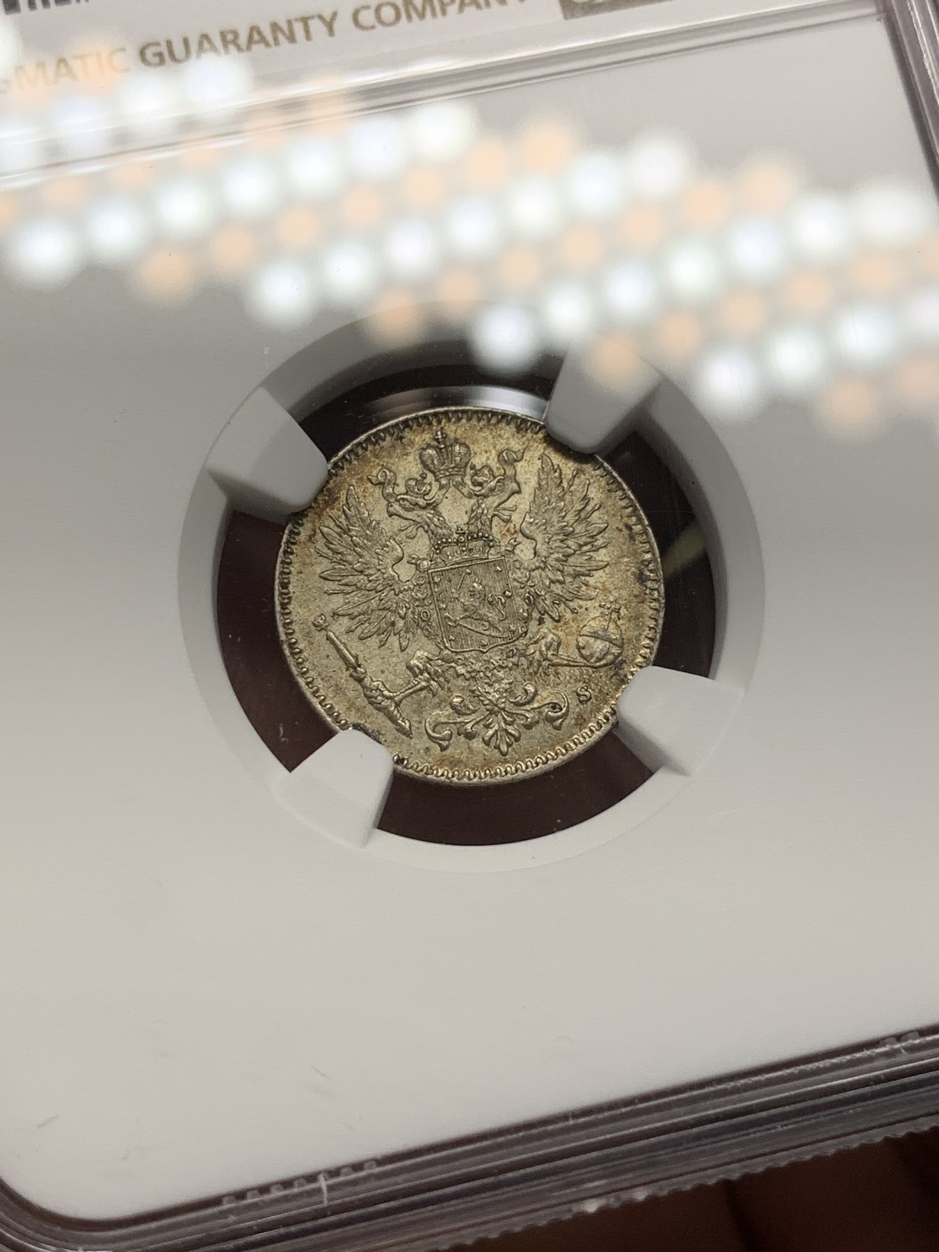 《竞宝斋》第193场-周日，周一 2场 (全场包邮) NGC MS63、MS64 俄占芬兰1916年25、50盆尼小银币一对，25盆尼是金色彩包浆，50芬尼略带淡金包浆，都非常漂亮