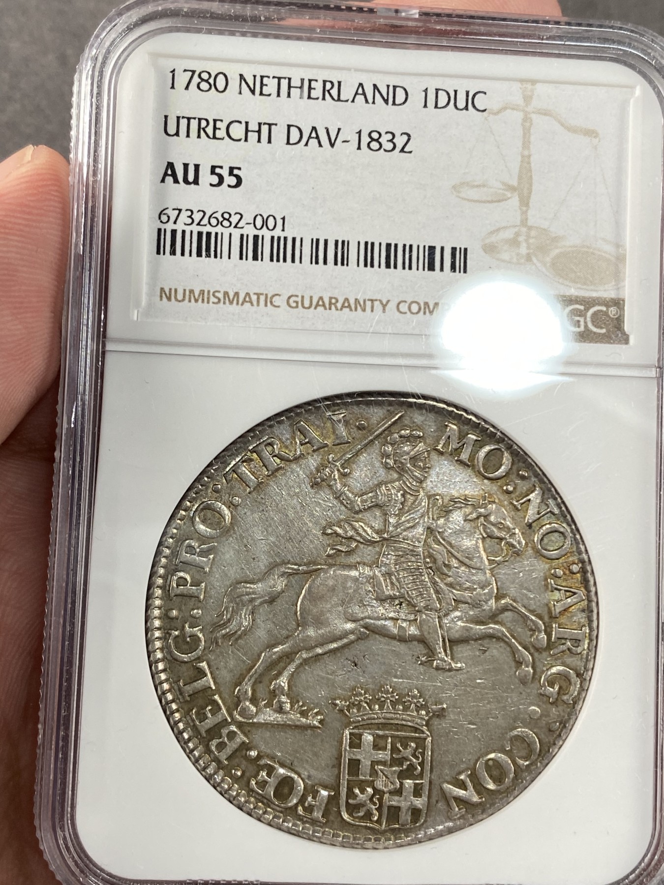 万国钱币拍卖第015期（奢华币章第二季） NGC AU55 1780年尼德兰联省共和国乌特勒支省1杜卡特大银币 高精度且深俊的打制感配上无与伦比的蓝金色 让这枚具备倒影包浆的荷兰马剑如币海中的惊鸿一瞥 一眼难忘