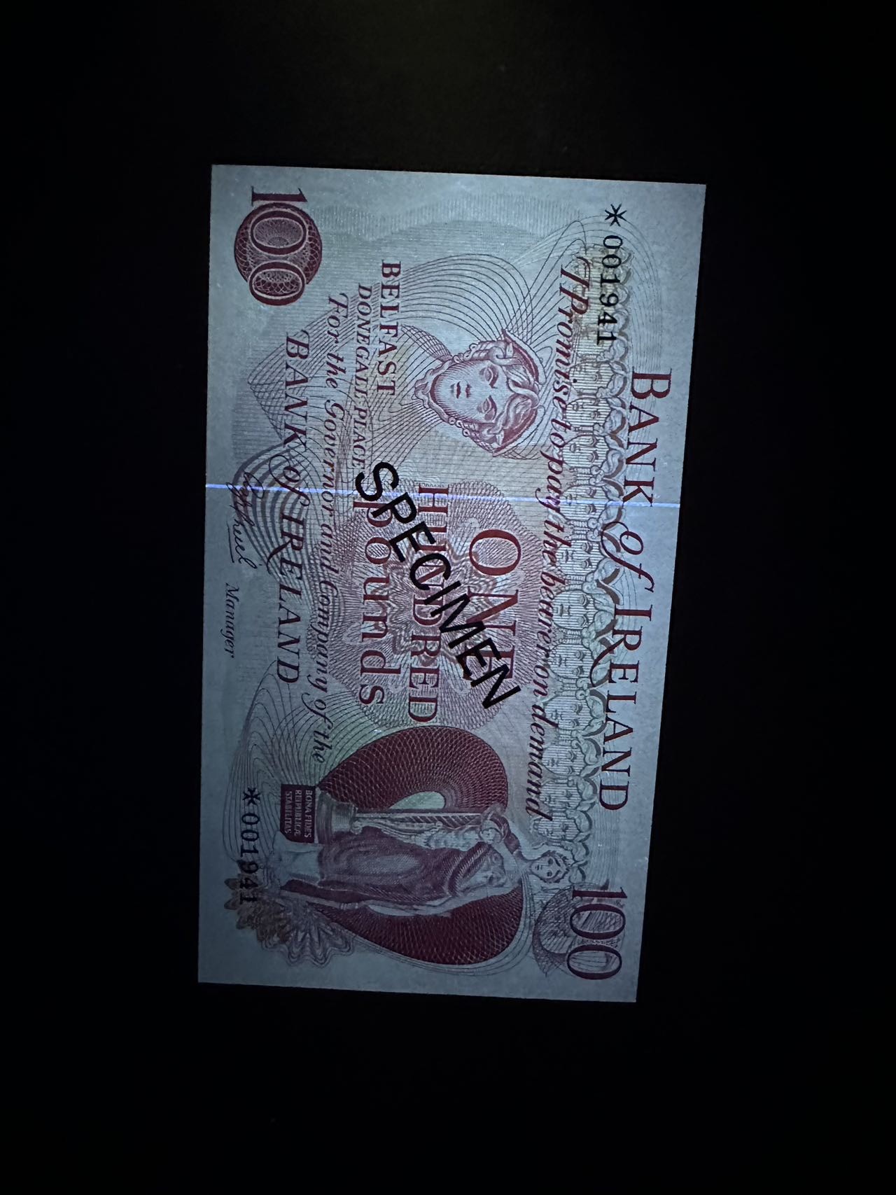 八月最后一场，第十五期大拍 （S3）压轴大拍，北爱尔兰1978年100镑纪念样钞，1941千位号与前两拍均为同号！非常漂亮