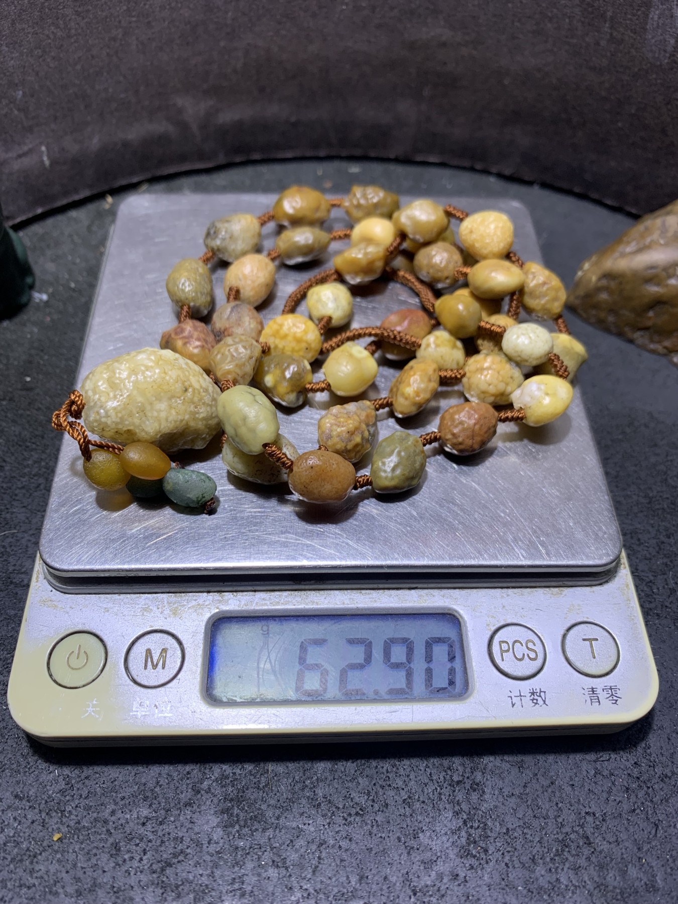 精美戈壁老料筋脉石原石项链一条