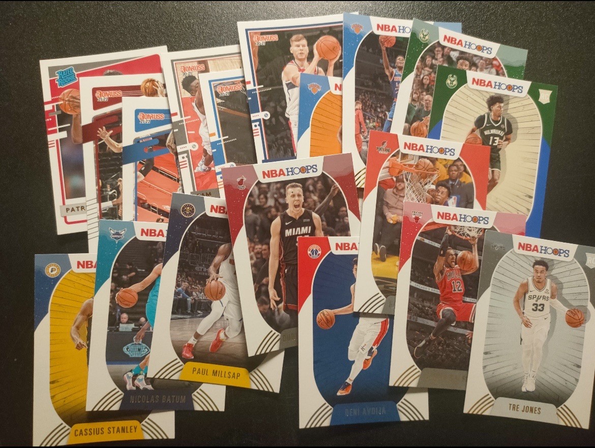 八月最后一场，第十五期大拍 （Z1）正品球星卡一组18张，潜力股！