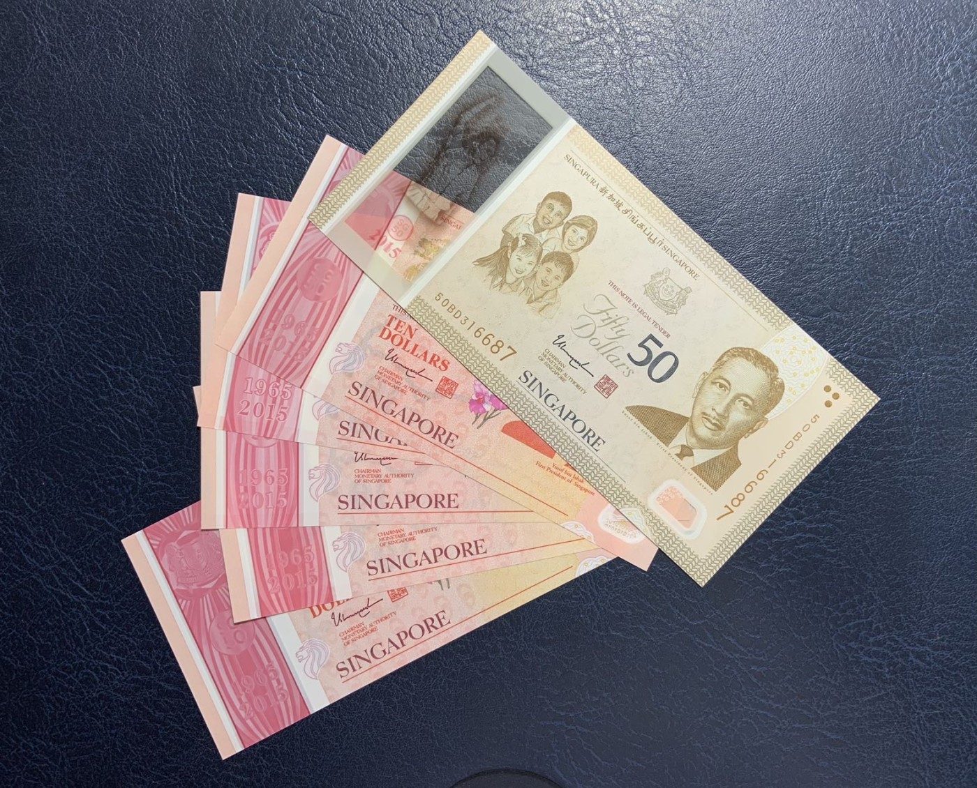 收藏联盟Quantum Auction 第285期拍卖  新加坡2015年建国五十周年纪念钞一套 品相全新UNC 10元面值有原始印刷瑕疵