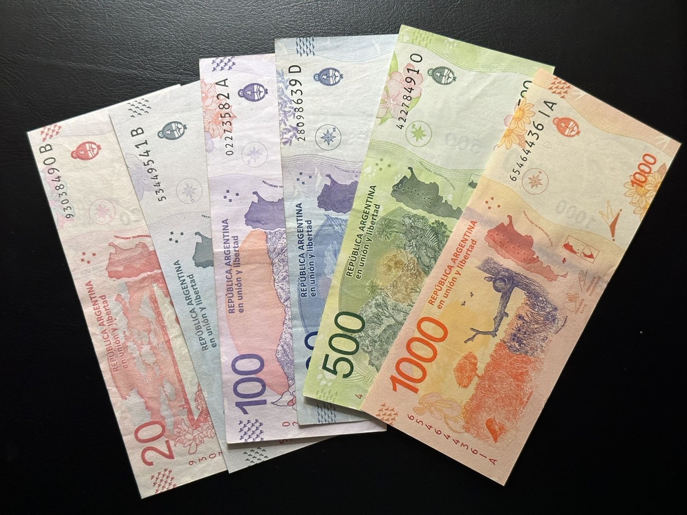 八月最后一场，第十五期大拍 阿根廷大全套一组六张，动物版本非常漂亮，这组为这批货源中精挑好好品相