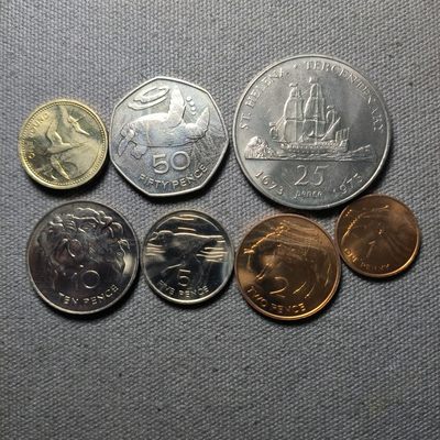 第八十三期 八月第8拍 好品散币（标错了原来第八拍有了） 9月3日发货，因台风天气2天内物流不会更新 - 8.8.56圣赫勒拿大小面值一套