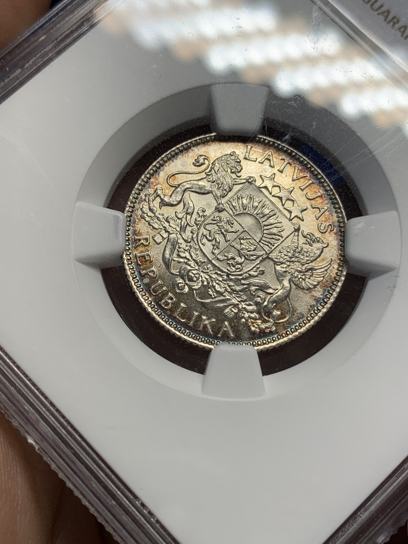 《竞宝斋》第193场-周日，周一 2场 (全场包邮) NGC-MS64 拉脱维亚 1924年 1拉特银币 顶级转光和五彩包浆，不多见的品种