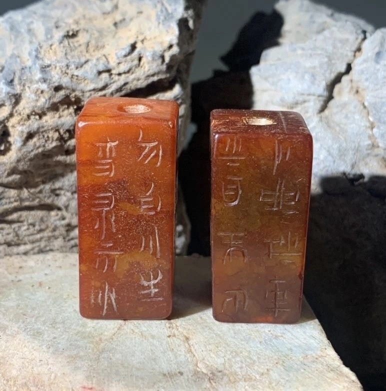 玉石·钱币·杂件｜精选拍卖专场 旧藏和田玉冈卯一对