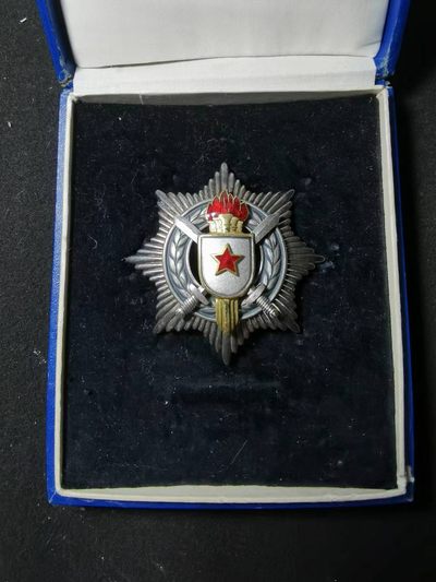 盛世勋华——号角文化勋章邮票专场拍卖第134期 - 南斯拉夫三级军事功勋勋章 银制 早期五火炬版 带厂标 900银标 带原盒