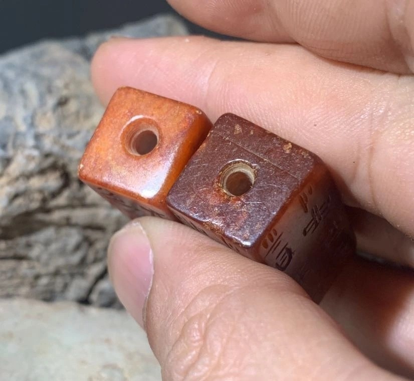 玉石·钱币·杂件｜精选拍卖专场 旧藏和田玉冈卯一对