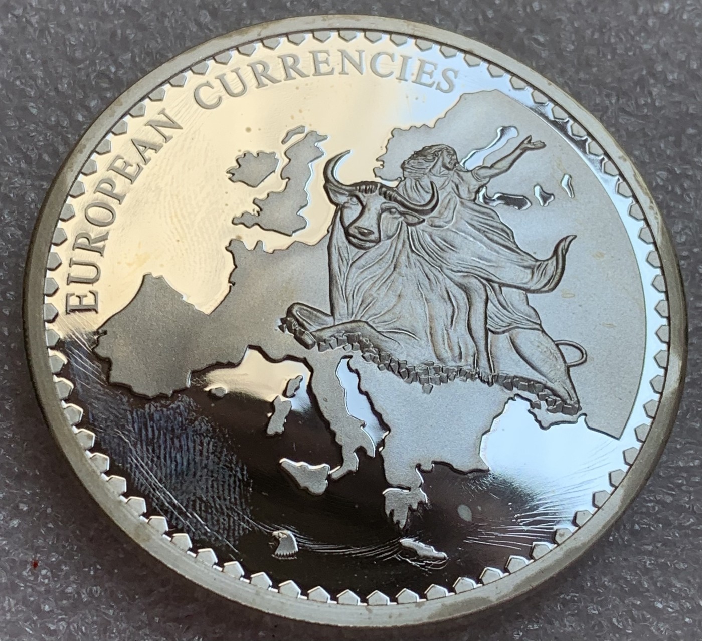 瓶子🏺第107期拍卖会  币中币欧盟骑牛的欧罗巴女神内嵌希腊5欧分铜币超大纪念章  50毫米58.74克