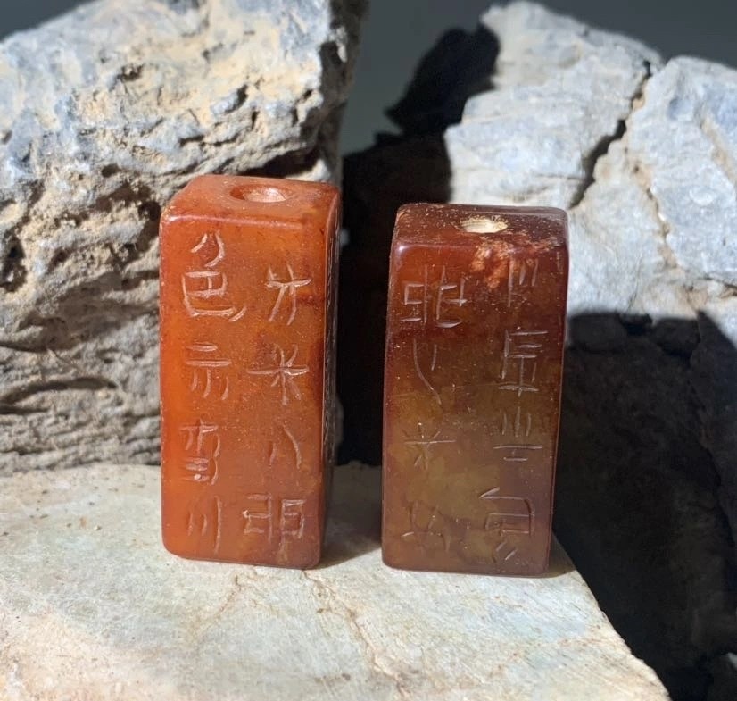 玉石·钱币·杂件｜精选拍卖专场 旧藏和田玉冈卯一对